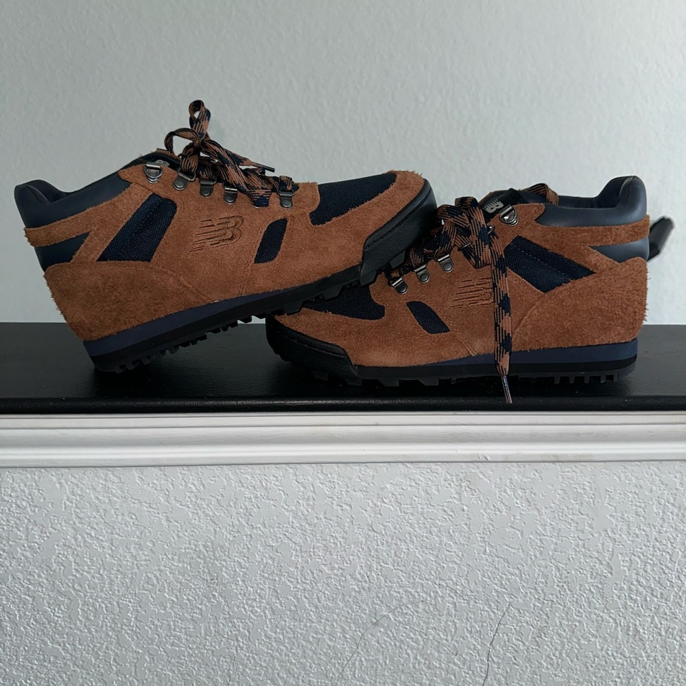 Sz 11 new balance boots